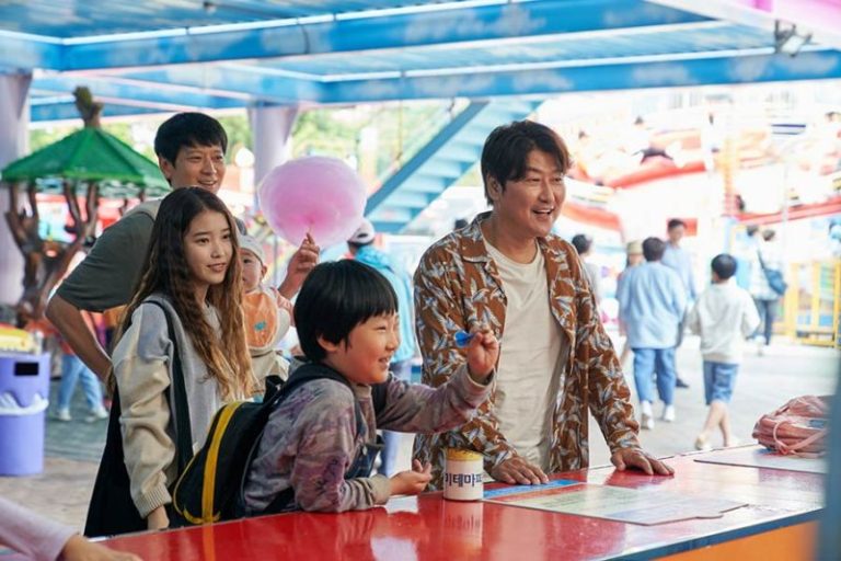 Ji-eun Lee, Seung-soo Im, Song Kang-ho und Gang Dong-wo in »Broker – Familie gesucht« von Hirokazu Kore-eda | © PLAION PICTURES