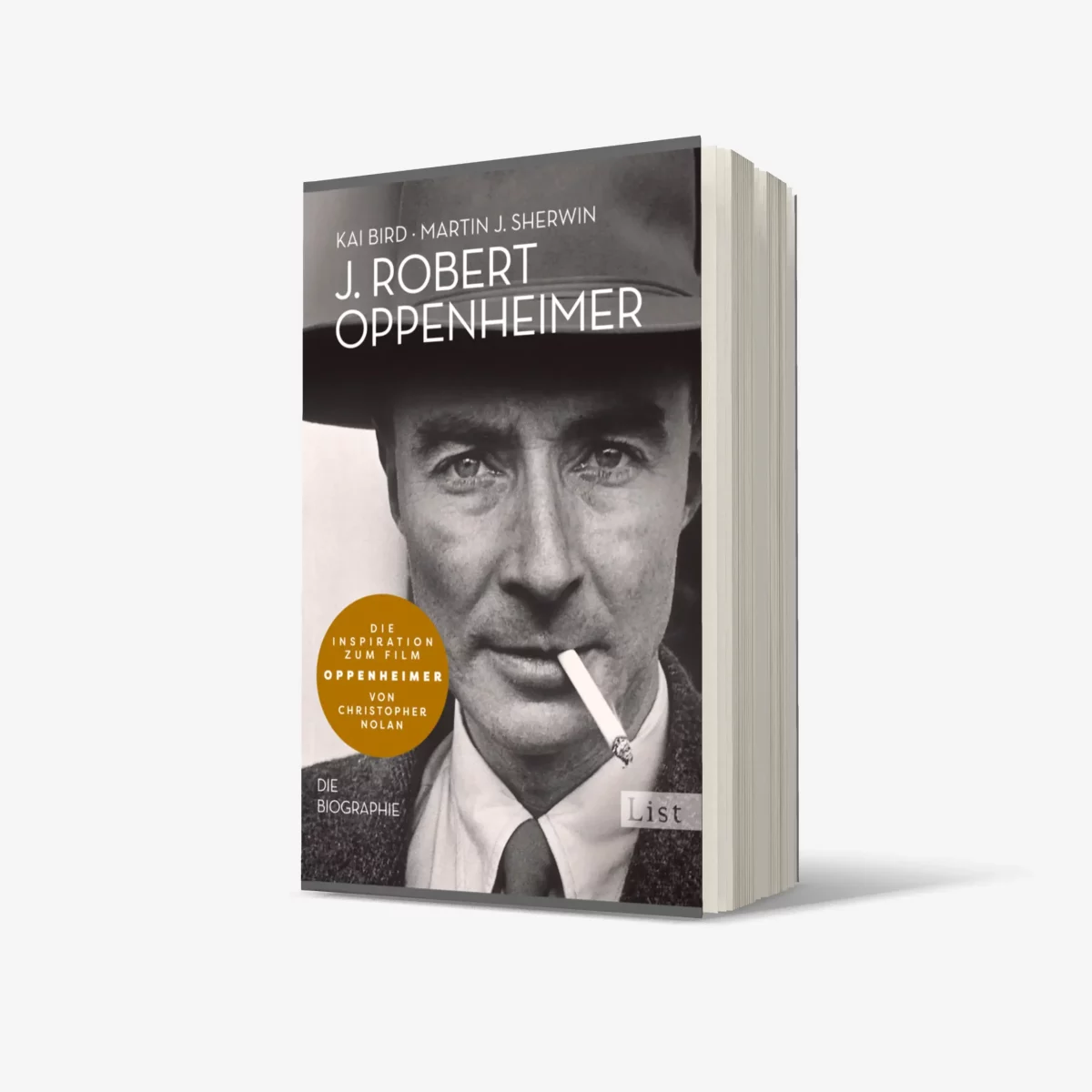 Kai Bird, Martin J. Sherwin: J. Robert Oppenheimer. Die Biographie. Aus dem Amerikanischen von Klaus Binder. Ullstein Verlag 2023. 704 Seiten. 16,99 Euro. Hier bestellen https://www.ullstein.de/werke/j-robert-oppenheimer/taschenbuch/9783548609805