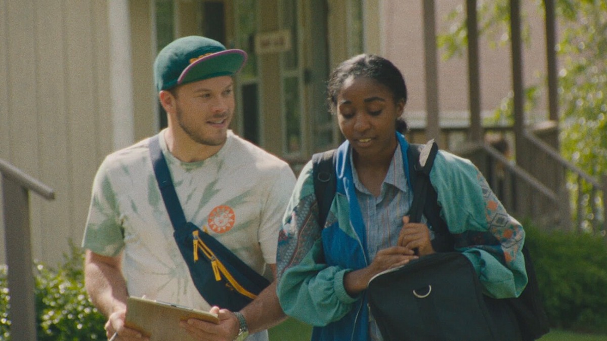 Jimmy Tatro und Ayo Edebiri in »Theater Camp« von Nick Lieberman und Molly Gordon | © 20 Century Studios DE