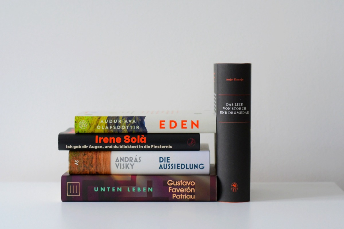 Die fünf für den Preis der Leipziger Buchmesse nominierten Übersetzungen von Ulrich Faure, Tina Flecken, Manfred Gmeiner, Timea Tankó und Petra Zickmann | © Thomas Hummitzsch