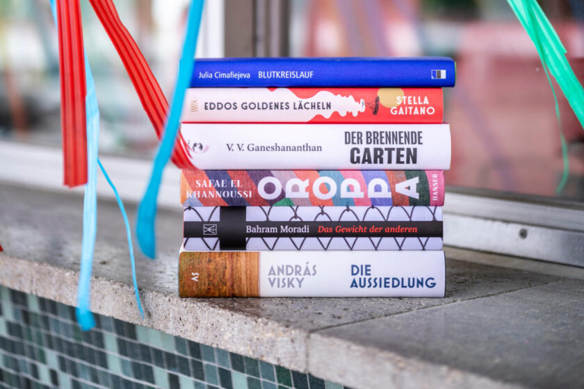Die Shortlist des Internationalen Literaturpreises auf einen Blick | Foto: Mathias Völzke / HKW